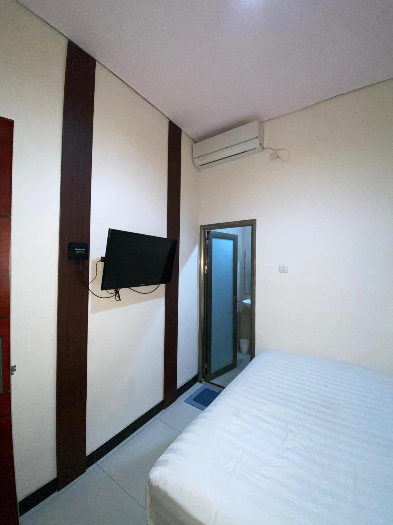 Hotel Dekost Madiun Exteriér fotografie