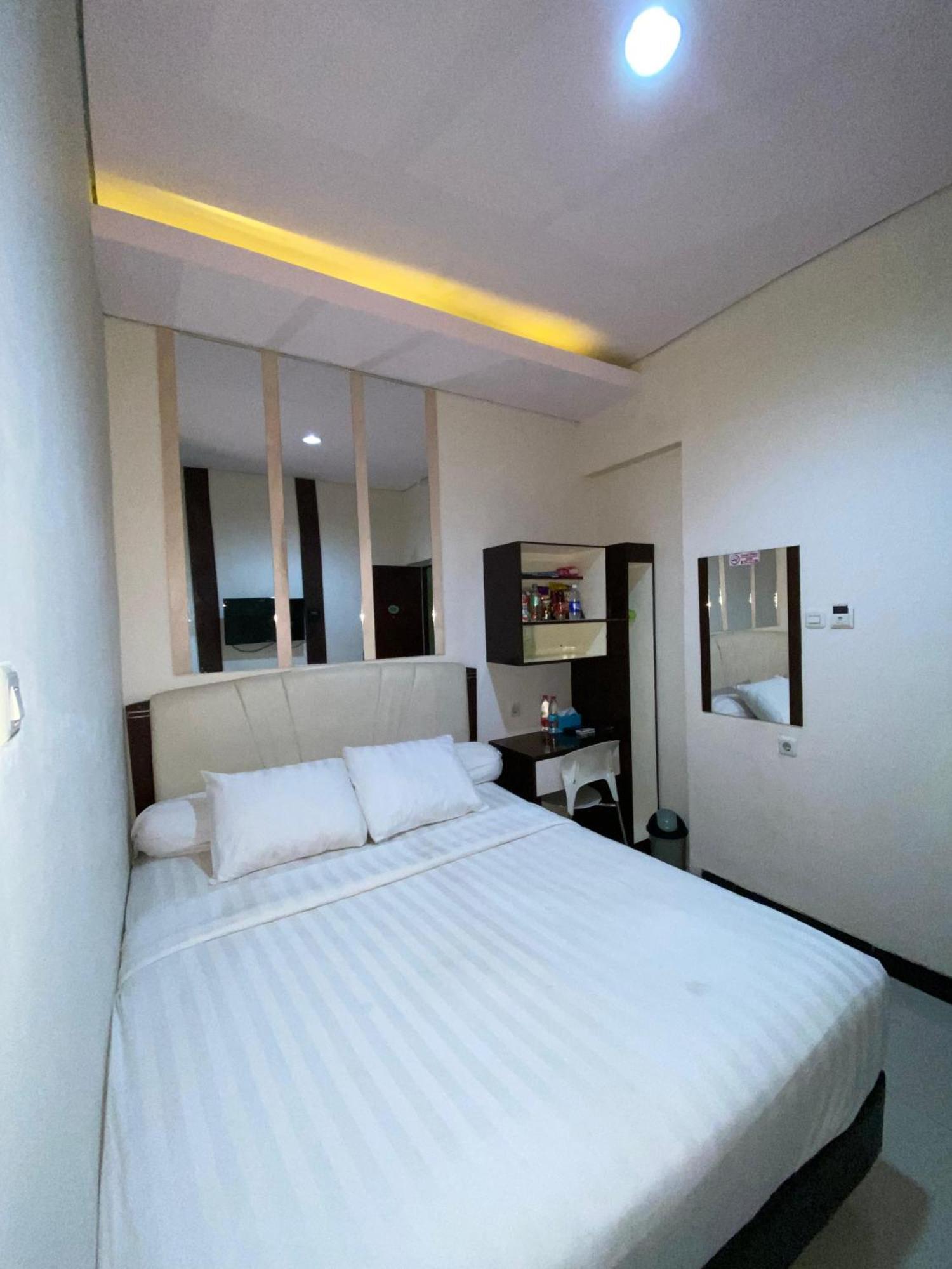 Hotel Dekost Madiun Exteriér fotografie